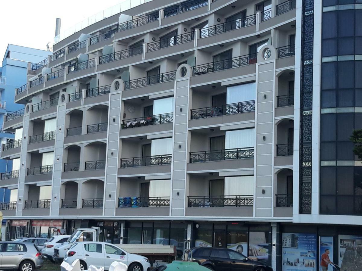 таня 8 Apartment *